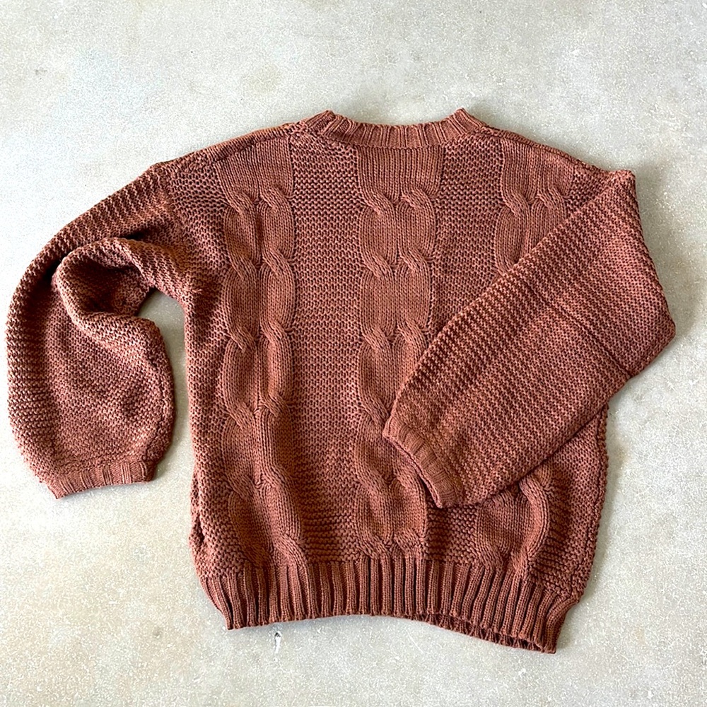 Brown, comfy and cozy knit 🧶 sweater